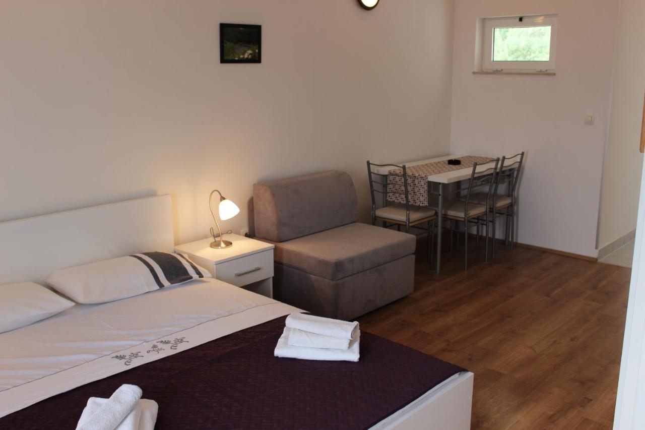 Apartments Mateljak Gradac  Rom bilde